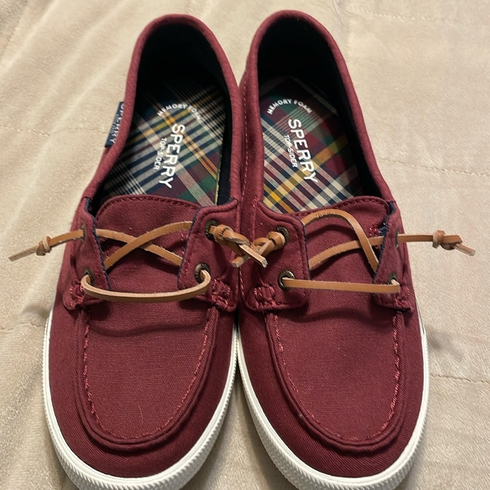 Sperry EUC boat shoes. Size 7. Maroon color.